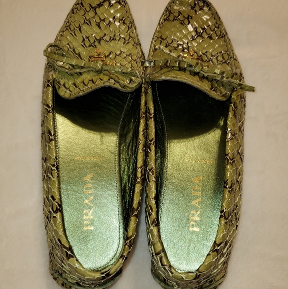 Prada Lime Green Snakeskin Almond Toe Loafers 37.5 - Picture 4 of 15